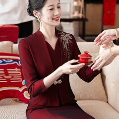 高端喜婆婆婚宴礼服2025新款订婚妈妈装红色结婚喜服假两件连衣裙