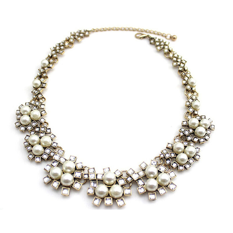 Short elite necklace from pearl