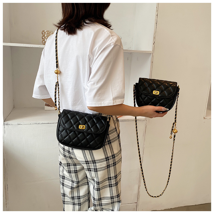Fashion Rhombic Chain Solid Color Shoulder Messenger Small Square Bag display picture 14