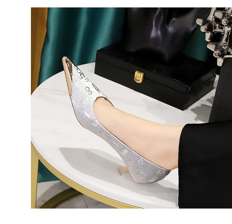 Women's High Heels Pointed Toe Satin Shoes With Metal Detail_voghion.com
