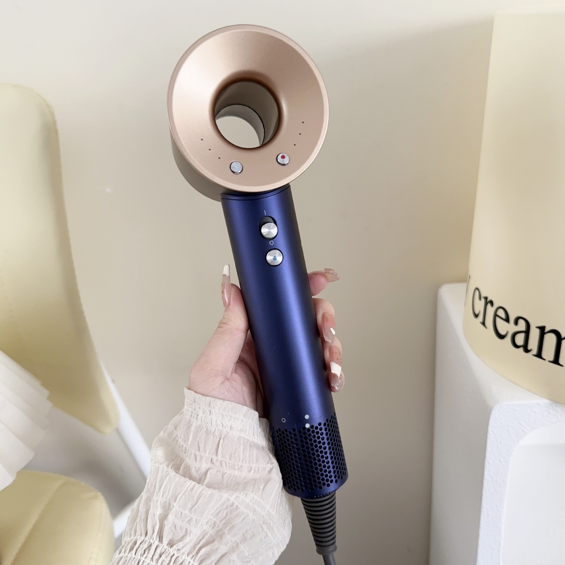 Secador de pelo de alta velocidad Huaqiangbei caja de cuero exclusiva de alta gama secador de pelo de iones negativos no daña la fábrica de secador de pelo al por mayor image 13