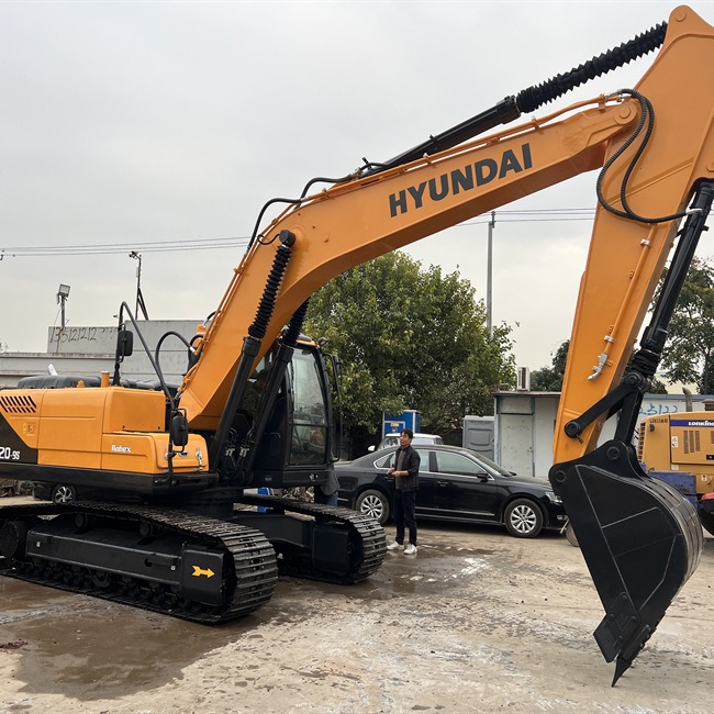 Excavadora moderna de alta calidad de segunda mano 220 - 9S exportada de Kazajstán con buen rendimiento y precio asequible