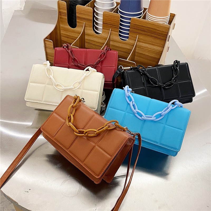 Women's Medium Pu Leather Lattice Solid Color Streetwear Magnetic Buckle Crossbody Bag display picture 13
