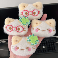 戴眼镜四叶草小猫咪毛绒公仔配件卡通玩偶胸针diy服装鞋袜包装饰