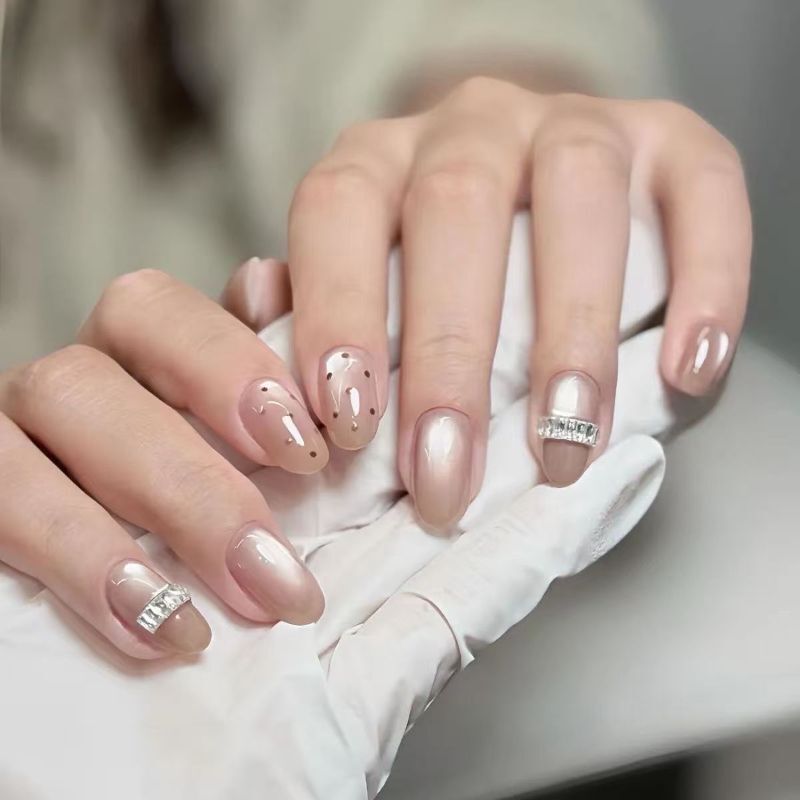 Minimalist Korean-style light luxury polka dot diamond glitter cat-eye brightening nail art, short oval soft and elegant pre-made nail tips Minimalist Korean-style light luxury polka dot diamond glitter cat-eye brightening nail art, short oval soft and elegant pre-made nail tips