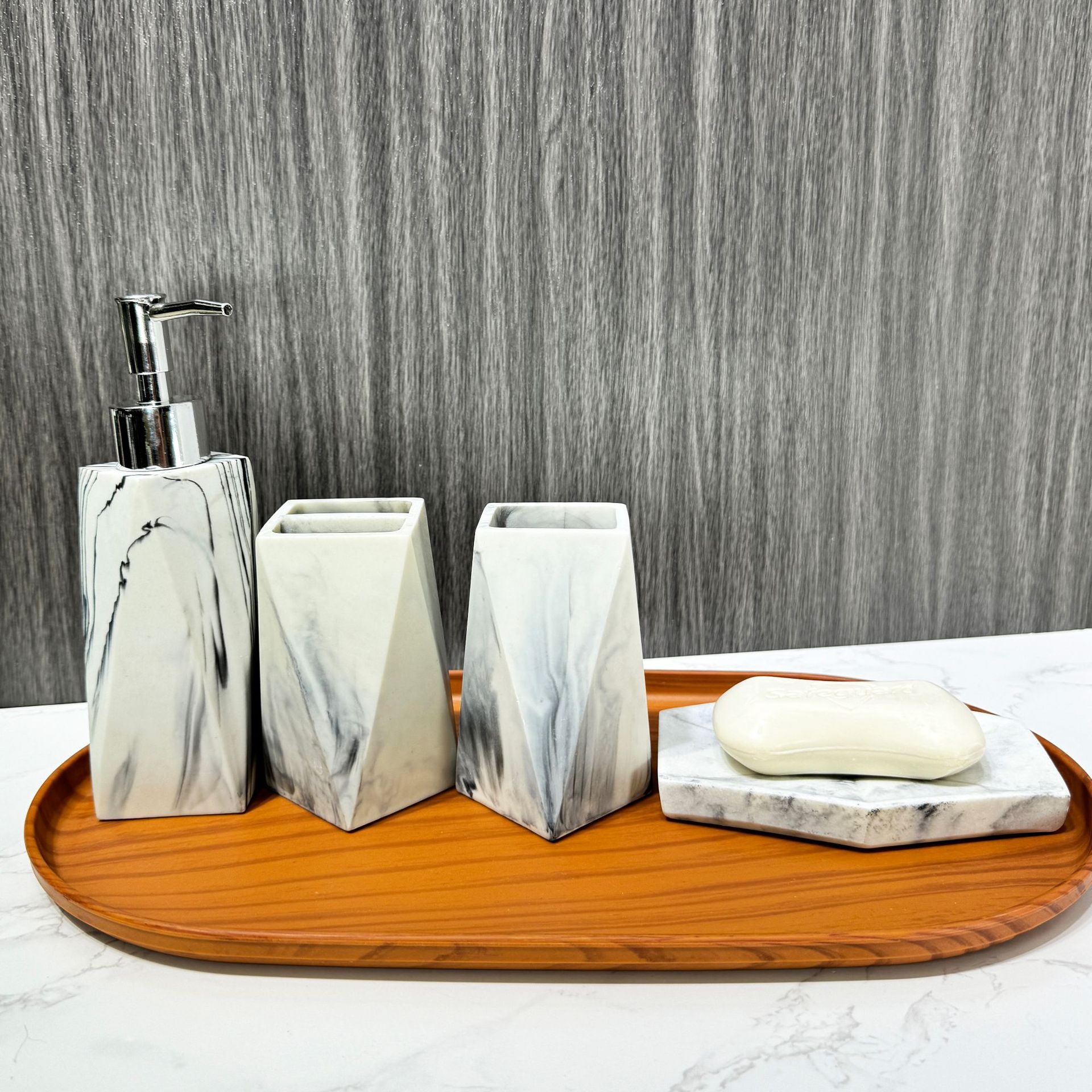 Juego de cuatro piezas con patrón de mármol de resina de baño de hotel, juego de lavado de baño para el hogar nórdico, botella de desinfectante de manos, plato de jabón