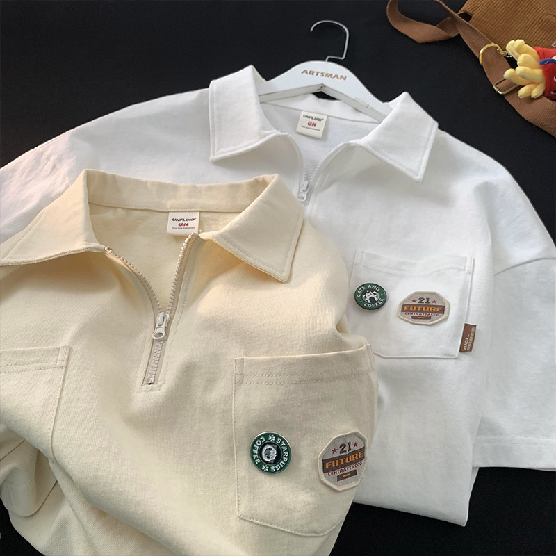 Camisa de polo de solapa con media cremallera marca de moda de verano para hombres Camiseta de manga corta ins moda Suelta todo fósforo estilo Hong Kong ropa de trabajo superior