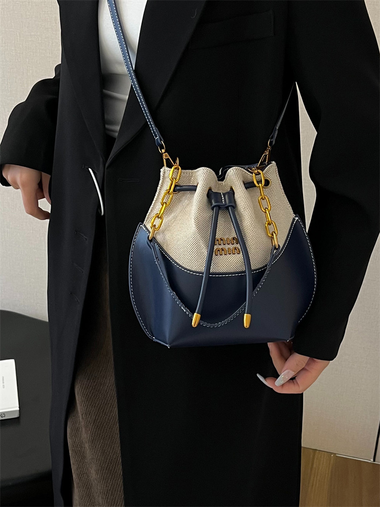 Bolsa de cubo de mano de cadena de alta calidad de mujer nueva moda transfronteriza lienzo de moda empalmado mochila de hombro
