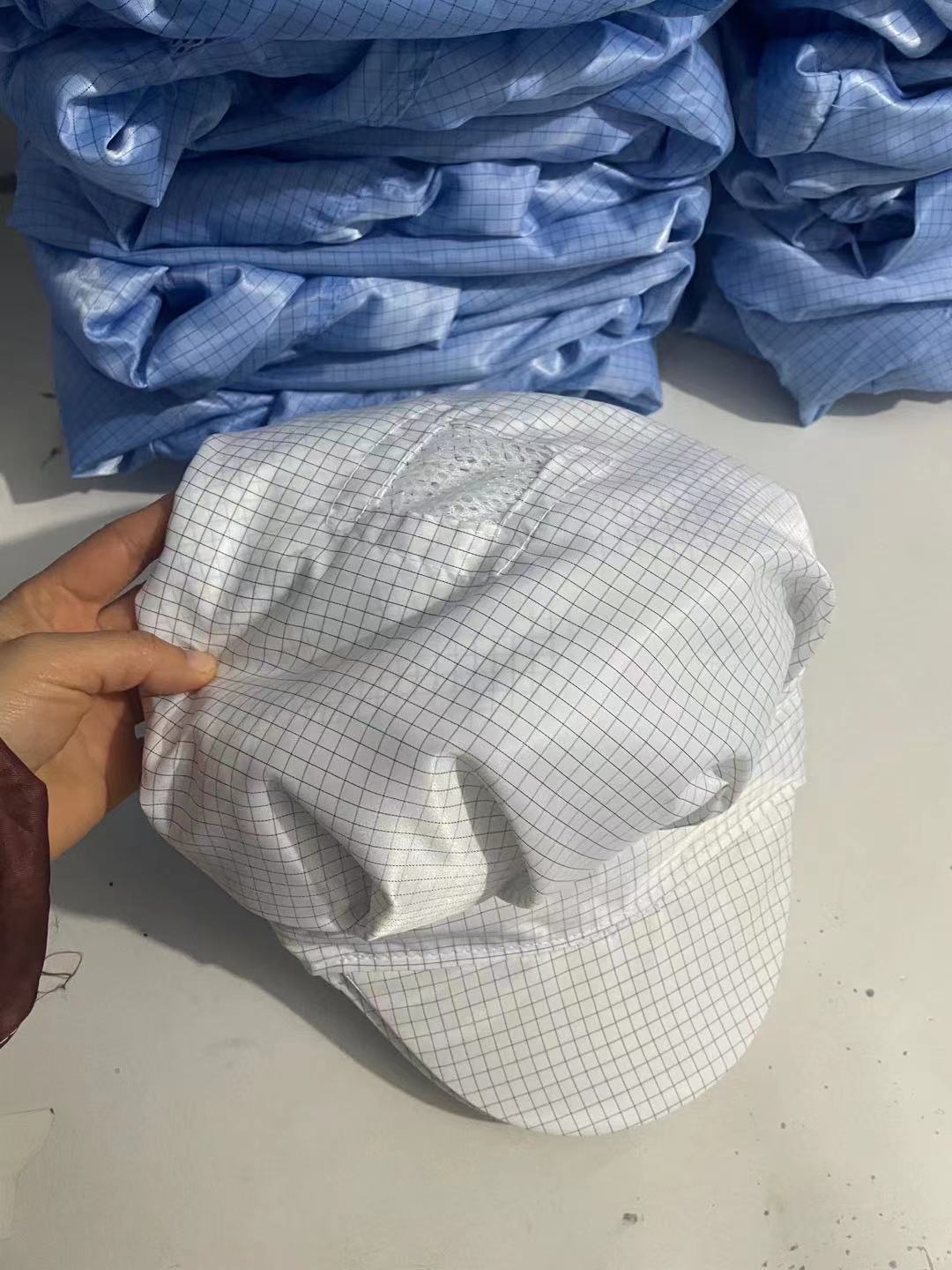 有天窗白色大工帽