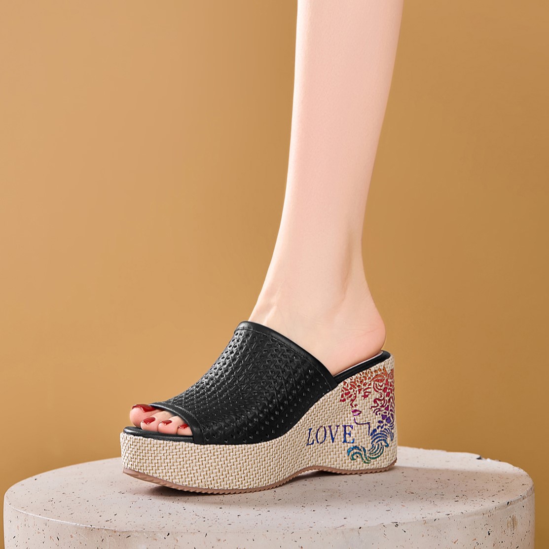 Sandal nữ quai ngang đế xuồng bện rơm, gót cao 5 cm, mũi hở thoáng khí — màu be, màu đen