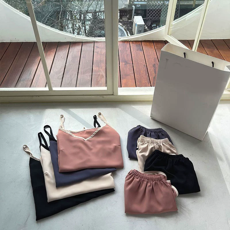Летний пижамный комплект для женщин,camisole с V-воротом и шортами, подкладка чашек, свободный комфортный крой