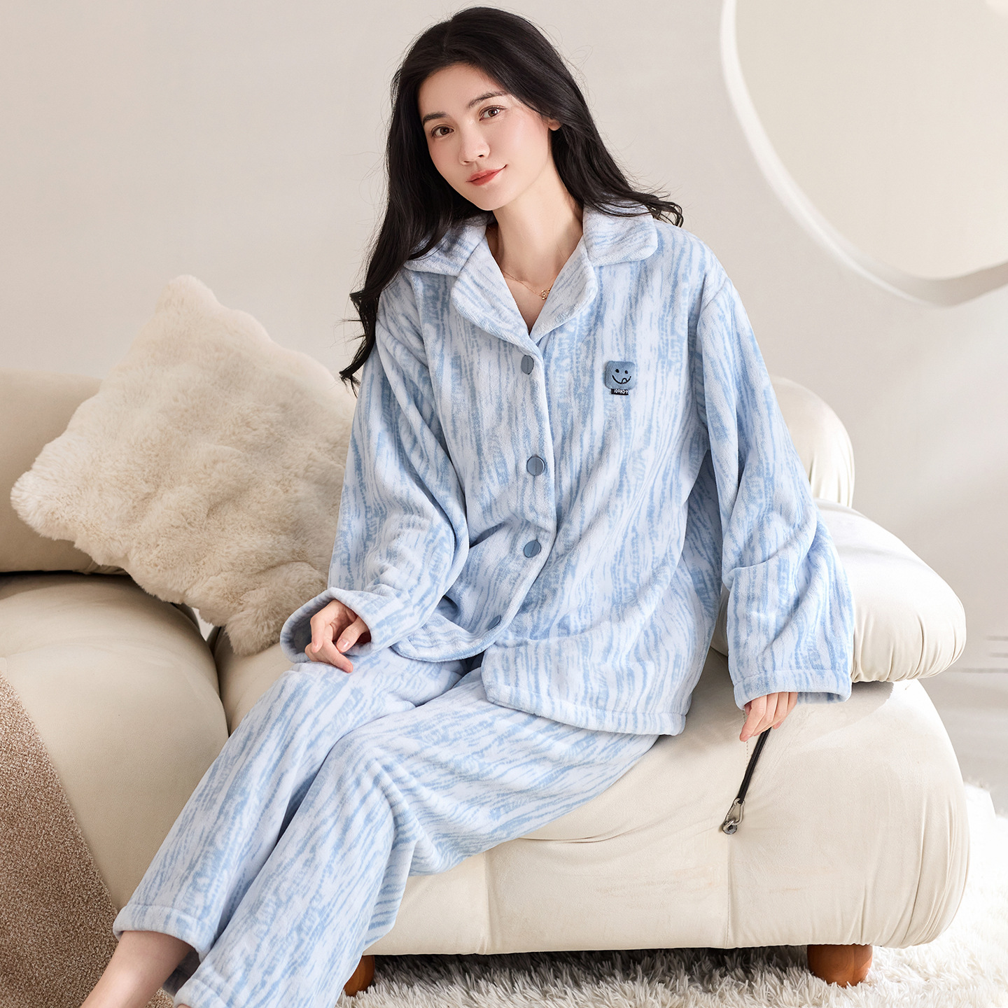 Pijama de pareja de coral de veludo de coral de cautiverio y invierno de veludo de franela gruesa se puede usar con un conjunto de cardigan.
