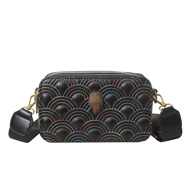 Bolso de hombro transfronterizo, diseño de nicho femenino, moda, tendencia, bolso de mensajero, cinturón de hombro ancho tallado de alta gama, bolso cuadrado pequeño para cámara