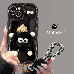 適用蘋果15pro手機殼iPhone14/13毛絨煤球公仔掛繩11/12硅膠xs/xr
