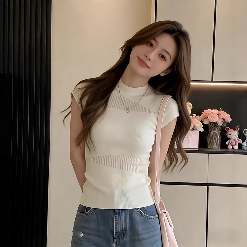 Minimalist Style Round Neck Hollow-Out Short-Sleeve Knit Top for Women, 2026 Spring/Summer, Slim Fit, Versatile, Gentle Base Shirt