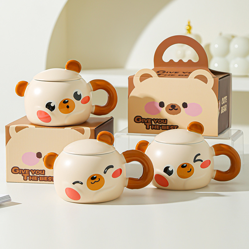 Taza de cerámica creativa de dibujos animados con tapa para desayuno casero de pareja de niños de alto valor de cara para acompañantes de regalo de taza