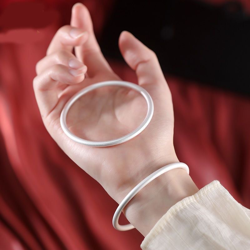 Pulsera mujer simple diseño de nicho sentido avanzado 2024 nuevo método antiguo círculo simple accesorios de pulsera de plata