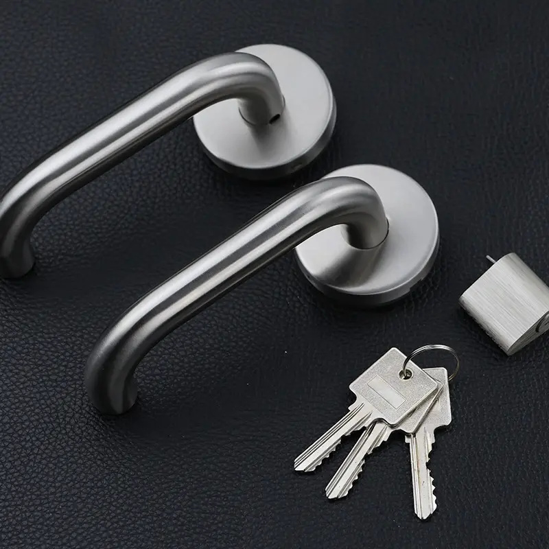 Venta al por mayor de acero inoxidable 304 cerradura ignífuga estándar nacional cerradura de puerta de canal manija de codo en forma de U todo el núcleo de cerradura de cobre cerradura de puerta limpia