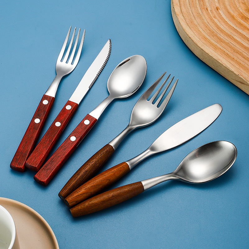 Retro 304 mango de madera de acero inoxidable set de cubiertos cuchara de postre de hotel occidental mango de madera de flores de pera set de cubiertos 5 piezas