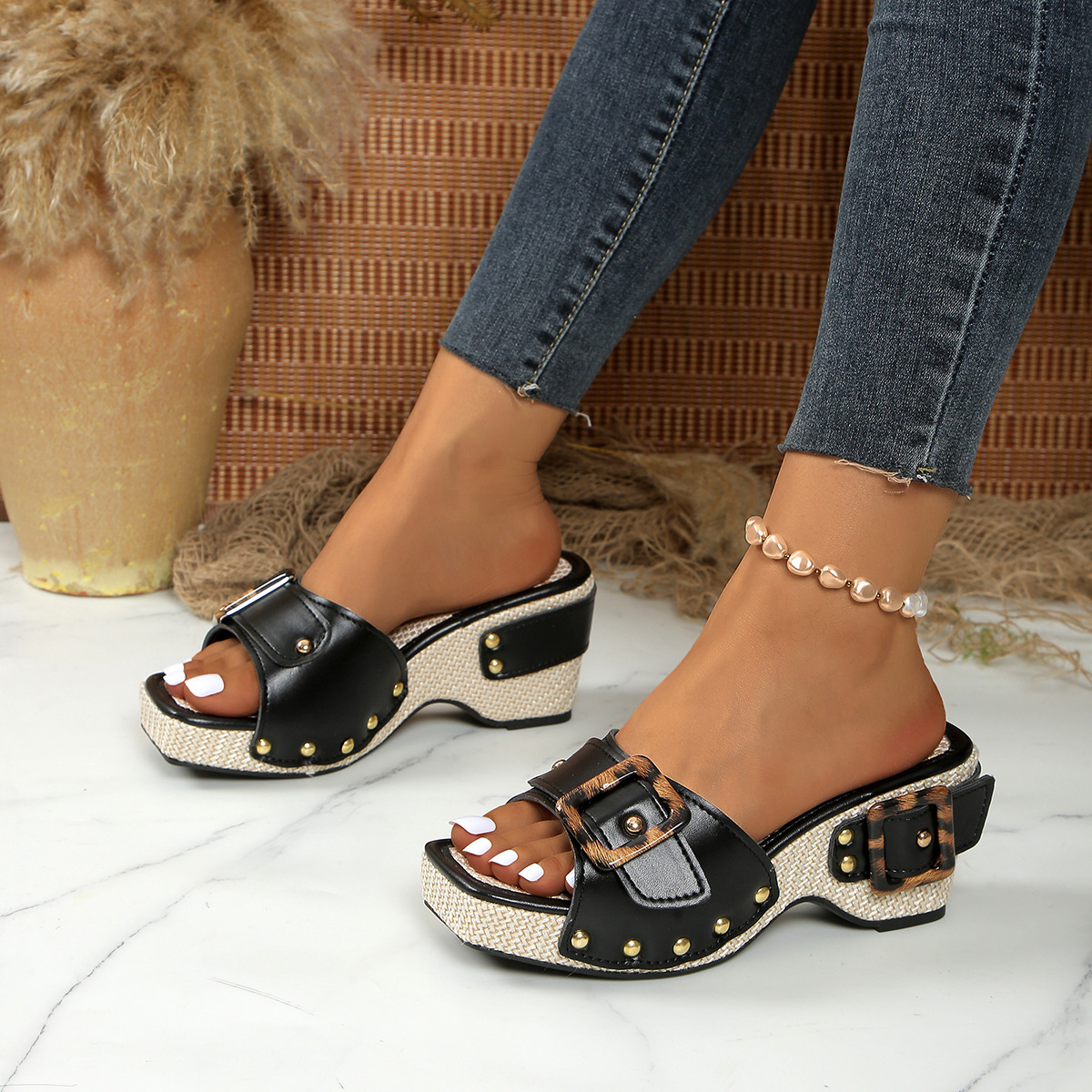 Cross Border plus size 2025 Trendy New Thick Sole Wedge Sandals Rivet Sandals Fashion Sandals Summer Sandals Comfortable