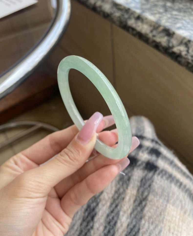 Vòng tay nữ ngọc bích Miến Điện băng nhuộc loại băng nổi hoa cũ hố đá, đường kính 51–64 mm chi tiết 4
