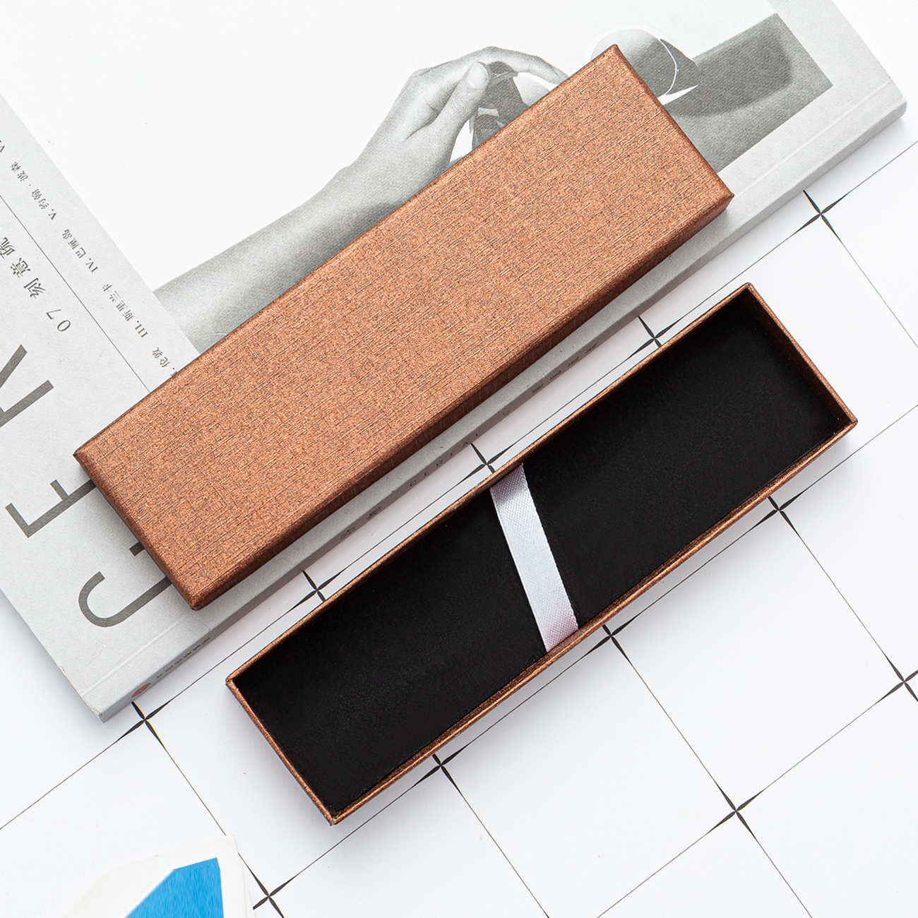 Caja de bolígrafo en stock Caja de embalaje de papel Caja de almacenamiento Caja de regalo Caja de bolígrafo de cubierta Caja de regalo puede imprimir logotipo