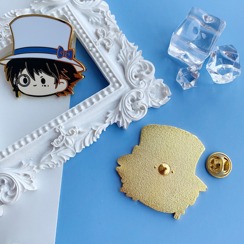 Detective Conan peripheral badges Phantom Thief Kidd brooch two-dimensional anime metal alloy couple Japanese and Korean pins