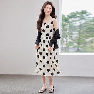 ���w�����b�¿�ɣ�Q�z�L���B��ȹ���cŮʿ���|�@�ݟo�����ȹ