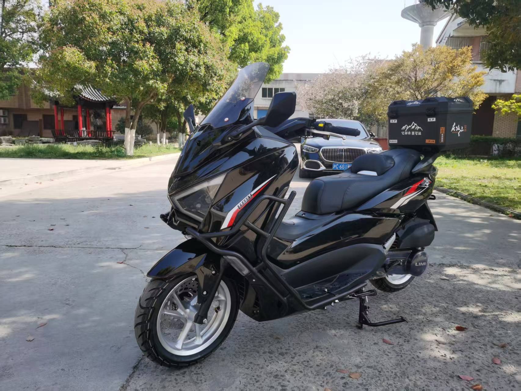 Cross-Border Hot-Selling Powerful Vehicle 4Th Generation Two-Wheeled Motorcycle for Adults to Commute and Commute Large Fuel-Saving Scooter Motorcycle