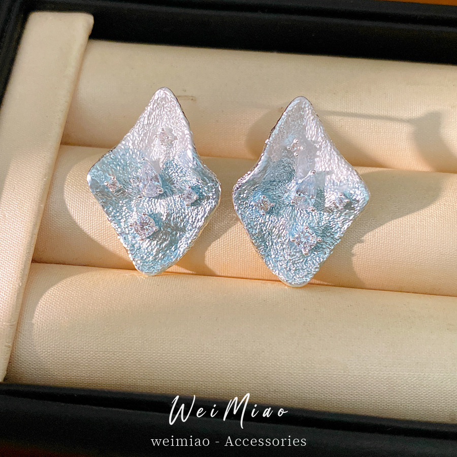Agujas de plata, pendientes de piedra de silicio de silicio, estilo simple, personalidad, pendientes de lujo ligero, pendientes de alta sensación al por mayor