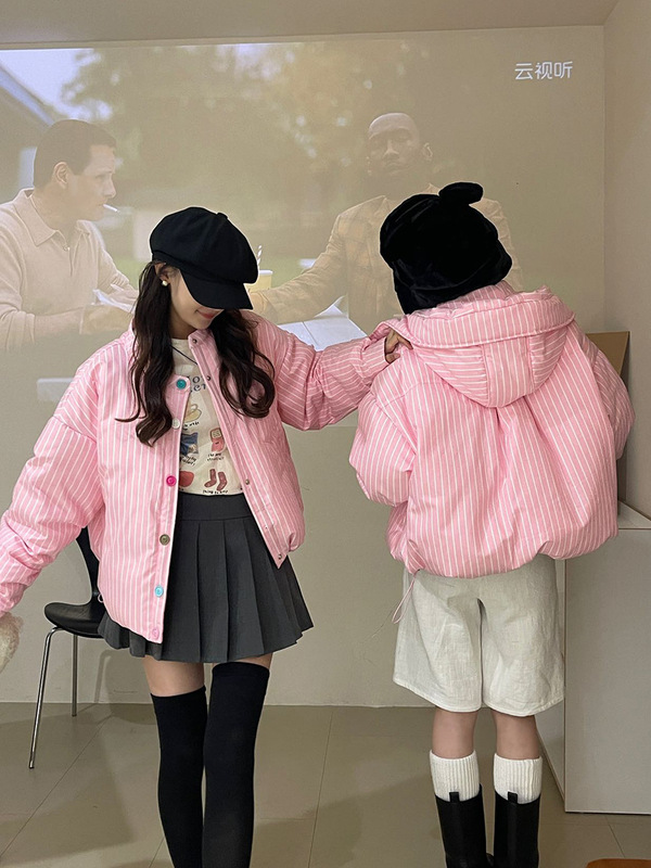 ストライプカラーボタンショートダウンジャケット女性のための 2025 新しいファッションデザイン厚みのある小さな通勤パンジャケット|undefined