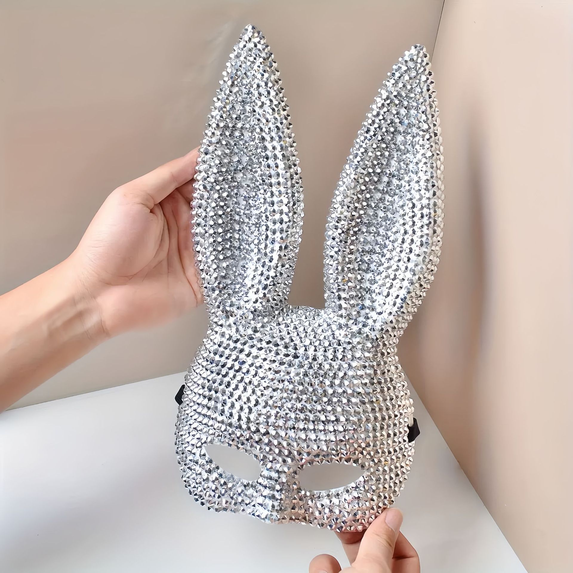 Máscara de conejo con diamantes para fiestas