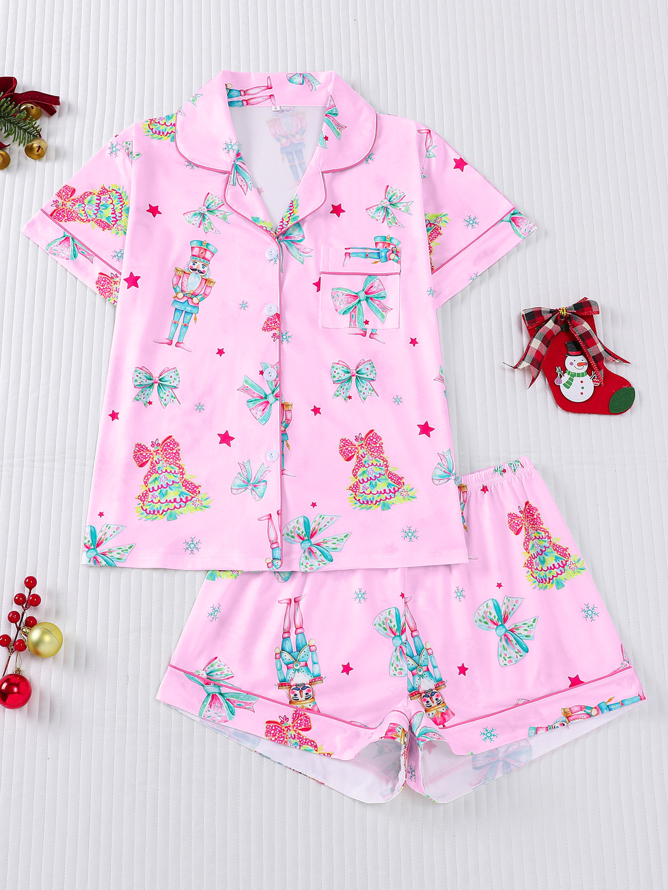 Comercio exterior transfronterizo al por mayor pijamas de damas cuatro estaciones Navidad impresa con solapa pantalones cortos de mangas cortas set de ropa para el hogar europeo y americano