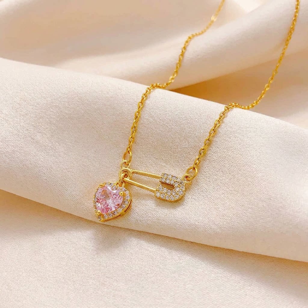 Summer exquisite light luxury sparkling heart clavicle chain European and American stylish high-end non-fading pin necklace that brightens the complexion