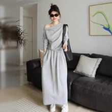 法式高级感灰色斜肩卫衣连衣裙子女秋冬季2025新款气质穿搭一整套