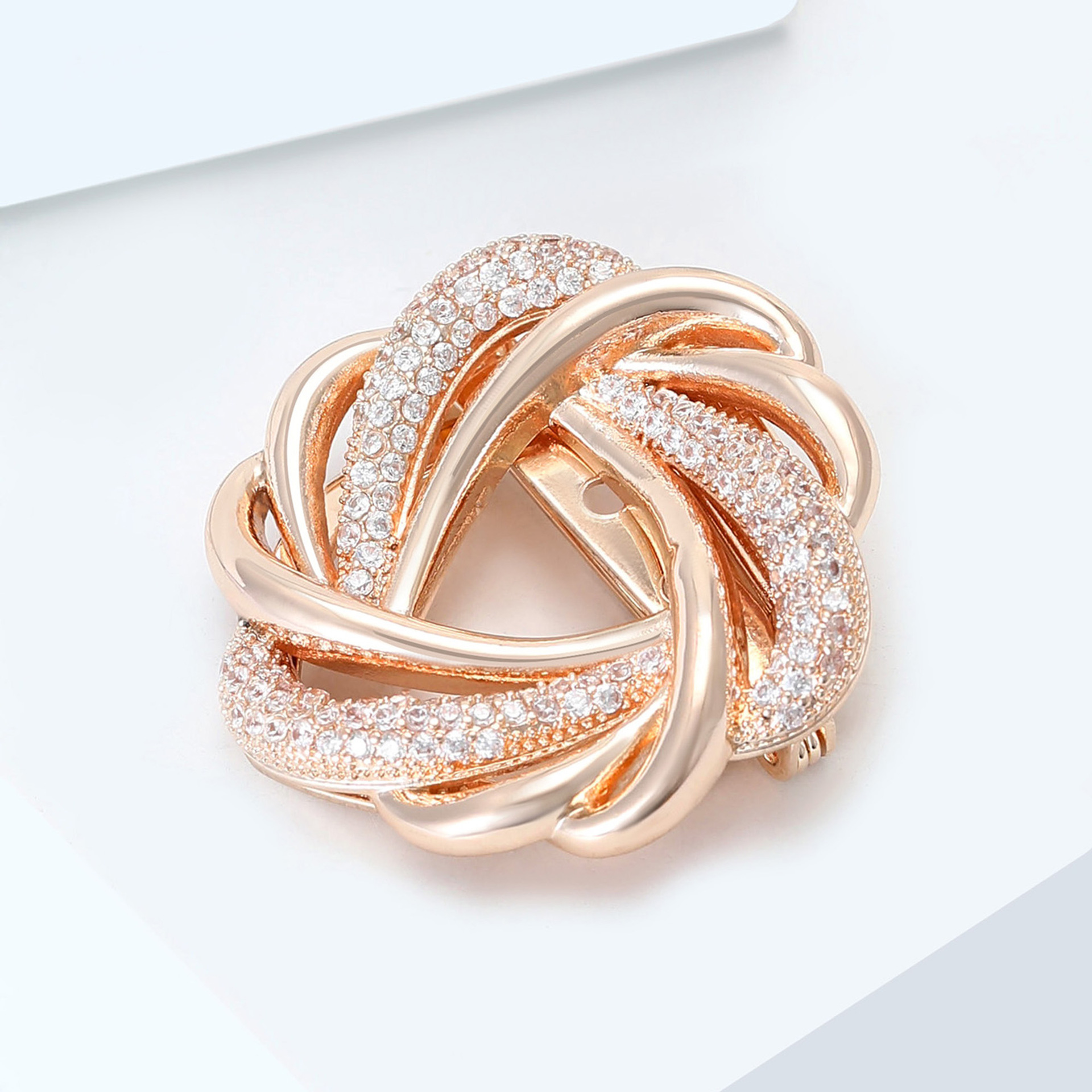 Fashionable elegant pin with zircon