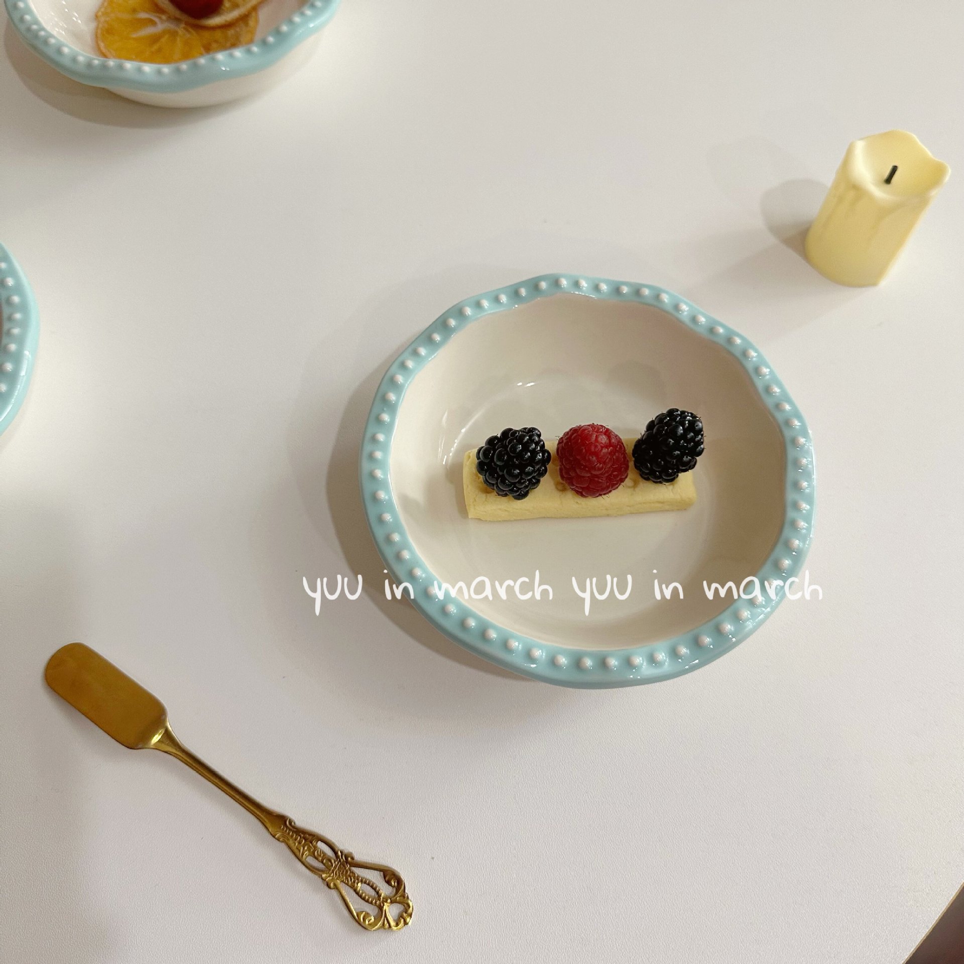 하늘색 파란색 구슬 가장자리 얕은 그릇 5.5inch