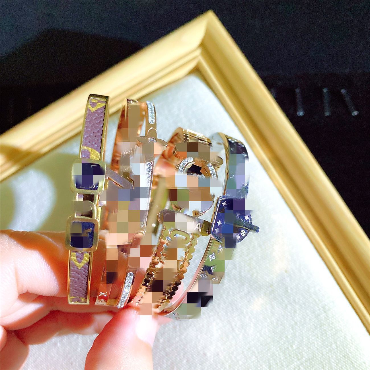 UE6``]2Z10}{YQES5_~)Y19_副本