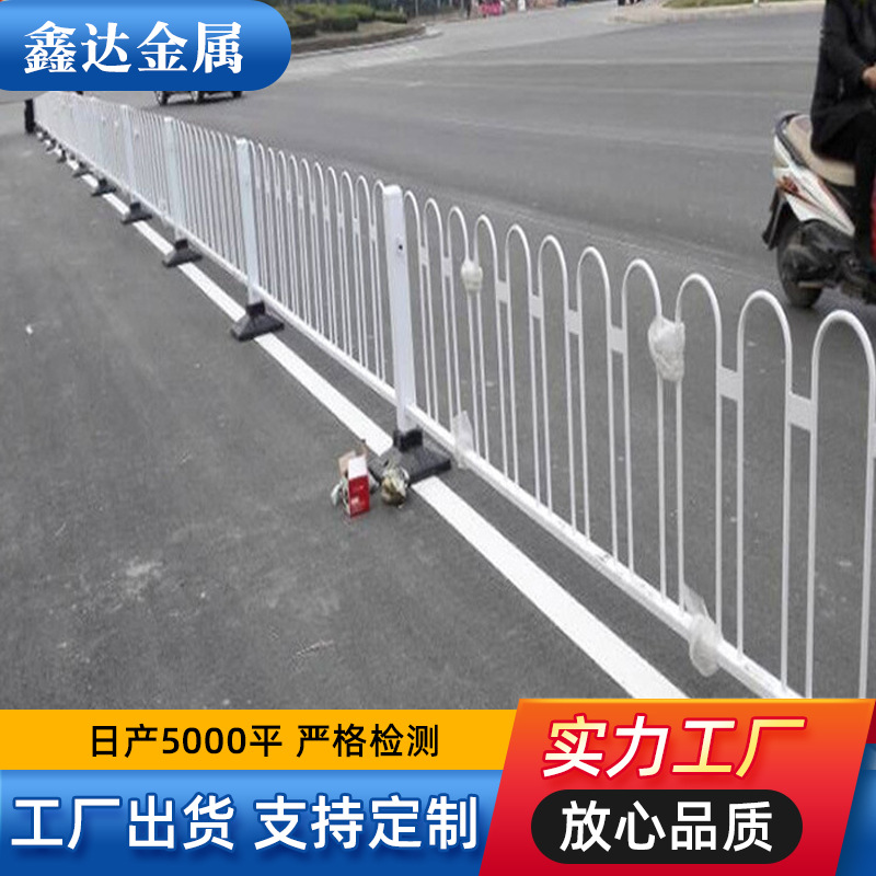 市政交通防护栏M型马路中央隔离栏城市道路隔离安全围栏京式护栏