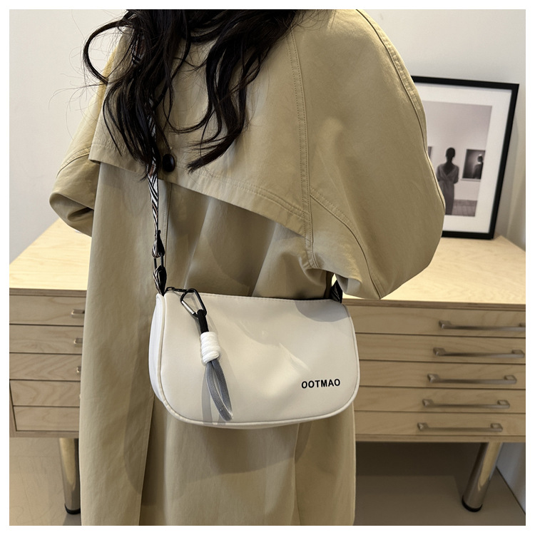 Canvas bag for women 2024 new autumn and winter versatile dumpling bag, casual and sporty wide-shoulder crossbody bag for women undefined