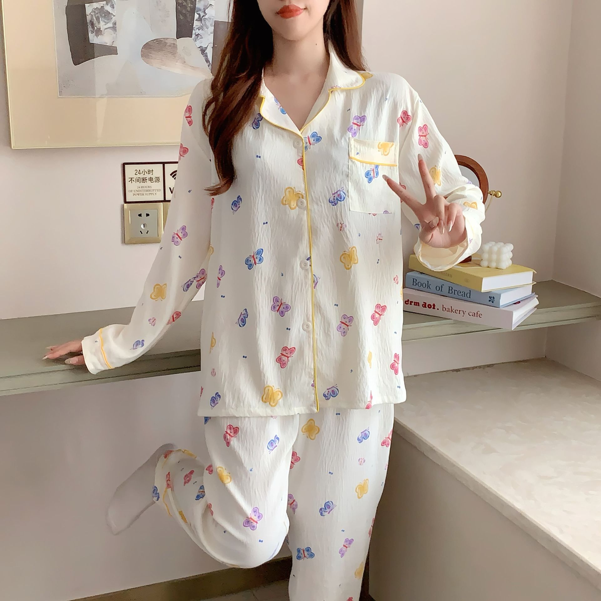 Al por mayor transfronterizo muchos nuevos lindos dibujos animados primavera y otoño pantalones de manga larga nubes de algodón 140G dulce conjunto de ropa para el hogar