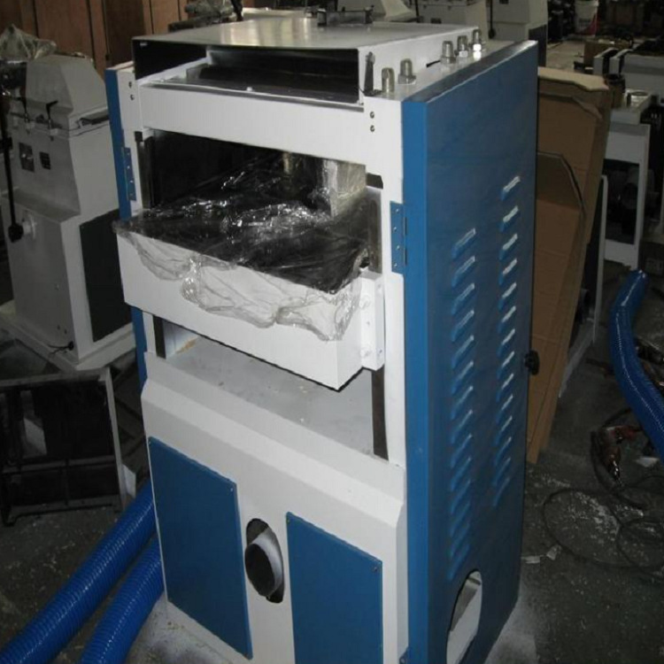 Máquina de carpintería planadora de carpintería pequeña máquina de carpintería planadora de carpintería unilateral prensa de planadora