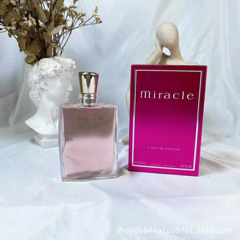 Vietnam comercio exterior transfronterizo Vietnam perfume vestido auto-nuevo robot damas nubes rosadas Dios al por mayor
