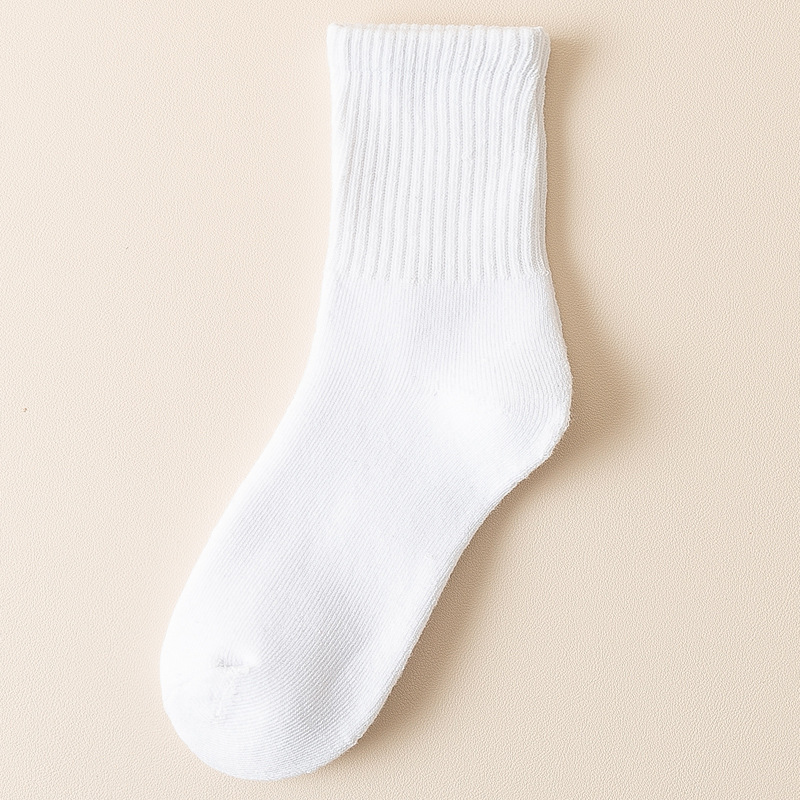 Calcetines de mujer de invierno forrado de lana gruesa caliente Terry Calcetines de piso de otoño e invierno de color sólido a media pantorrilla Zhuji calcetines al por mayor