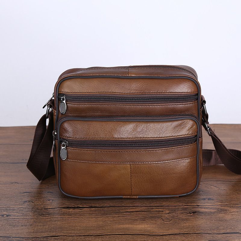 작은 노란색 갈색