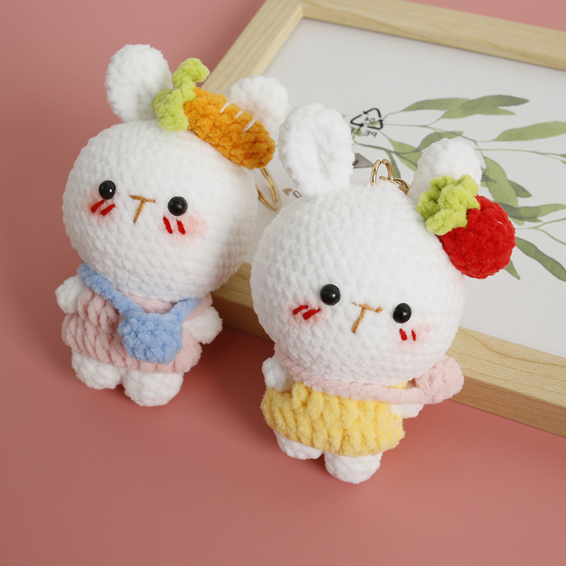 Caricatura encantadora tejida a mano conejo colgante lindo pequeño animal hermoso colgante gancho tejido cerdo grande