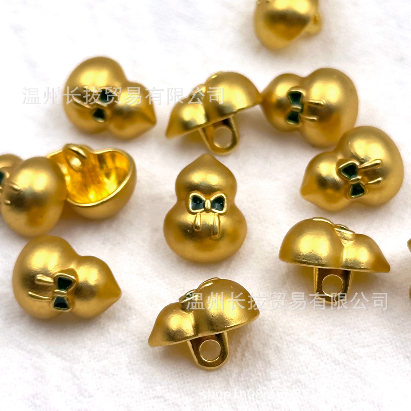 Alloy Metal Oil-Painted High-Footed Hand-Sewn Buttons for Hanfu and Tang Suit, Retro Chinese Style, Gourd-Shaped Painted Lacquer Sand Gold Decorative Buttons