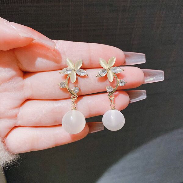 Fashionable sophisticated earrings