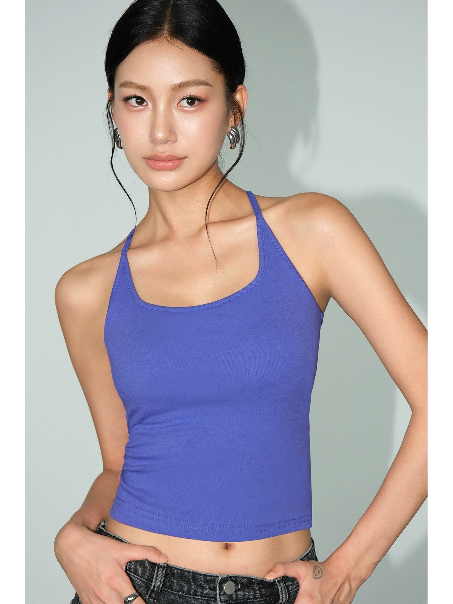 ヨガのベストの女性韓国のフィットネスは震動防止の細いベルトの一体の胸のパッドを集めて外にファッションの美背のランニングのブラジャーを着ます。