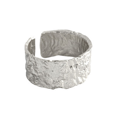 Bold Sculptural Wide‑band Ring With Twisted Texture, Modern Unisex European Style. Hypoallergenic, Tarnish‑proof, Scratch‑resistant & Shape‑stable_voghion.com